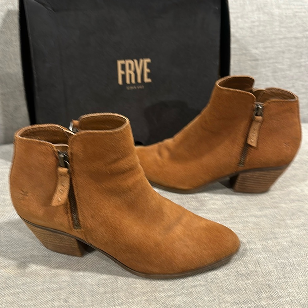 Frye suede Judy Zip Bootie SZ 7